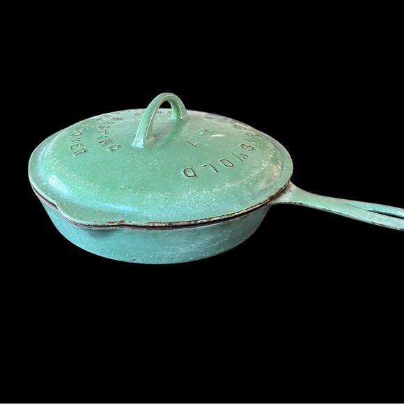 Griswold No. 7 Green Cast Iron Skillet w/ Lid - Picture 2 of 7